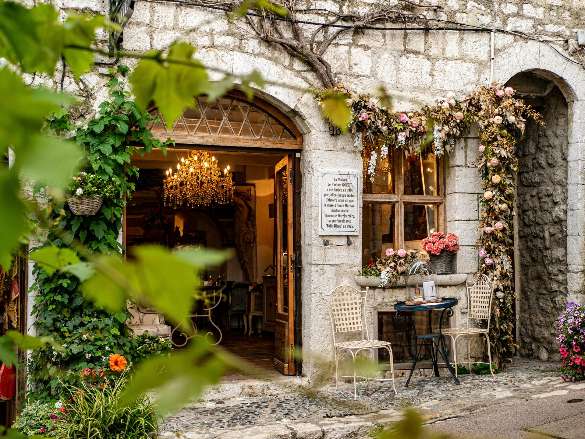 Façade du restaurant La Remise au crépuscule